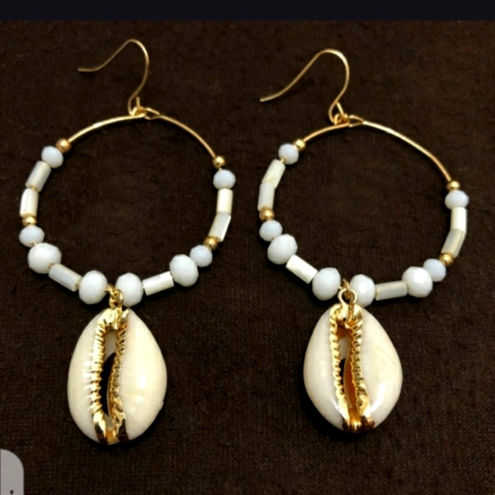 Sea shell design earrings